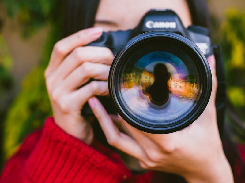 female photographer